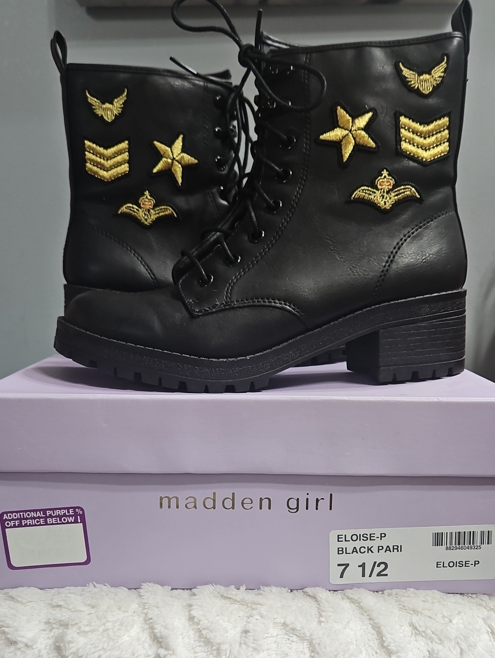NWBox Madden Girl Black Lace-Up Combat Boots with Gold Embroidered Patches
